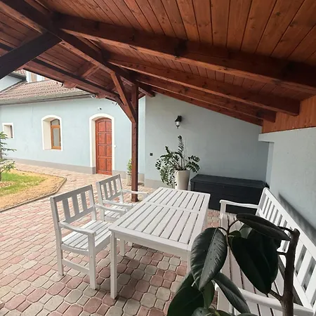 Apartmany Mocovice 아파트 *